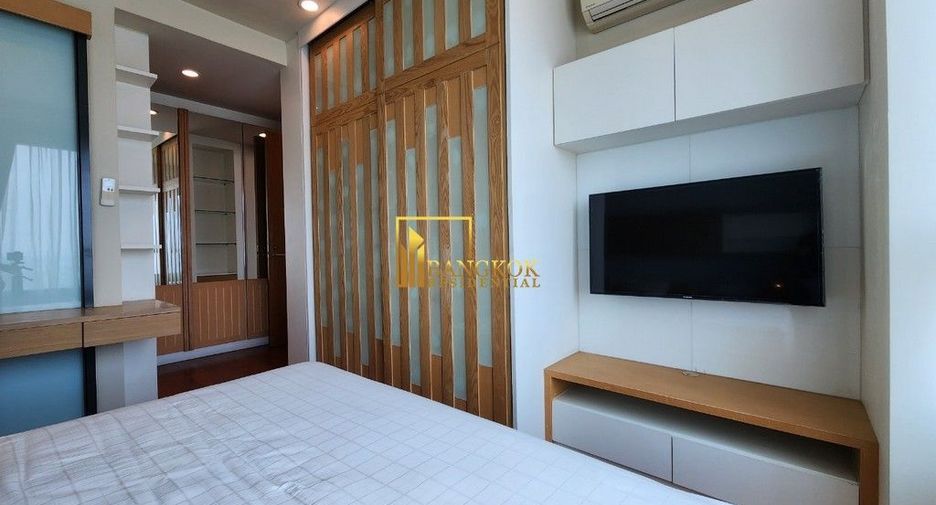 For rent 3 bedrooms condo in Yan Nawa, Bangkok