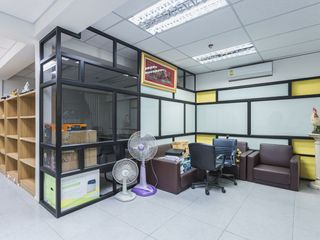 For rent studio townhouse in Khlong Toei, Bangkok