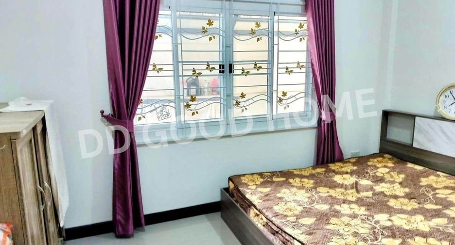 Casa adosada en venta de 3 habitaciones en Pluak Daeng, Rayong