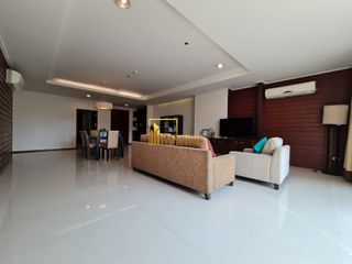 For rent 3 bedrooms serviced apartment in Watthana, Bangkok