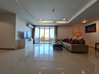 For rent 3 bedrooms serviced apartment in Watthana, Bangkok