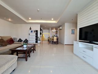 For rent 3 bedrooms serviced apartment in Watthana, Bangkok