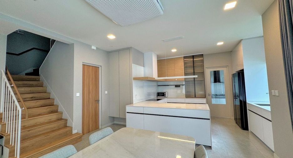 For rent 4 bedrooms house in Lat Krabang, Bangkok