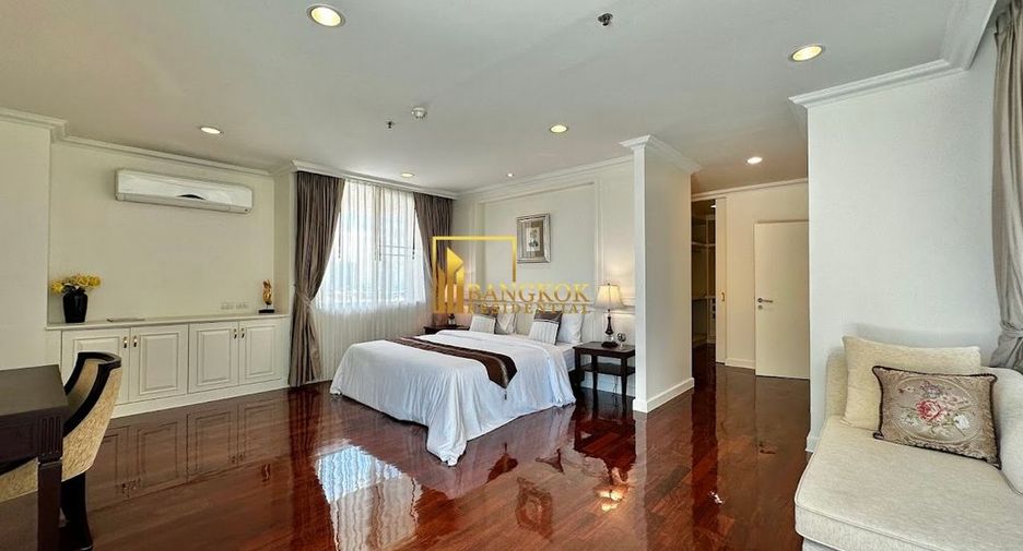 For rent 4 bedrooms condo in Watthana, Bangkok