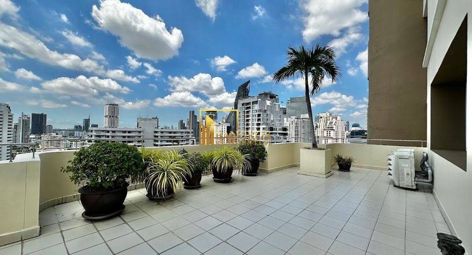 For rent 4 bedrooms condo in Watthana, Bangkok
