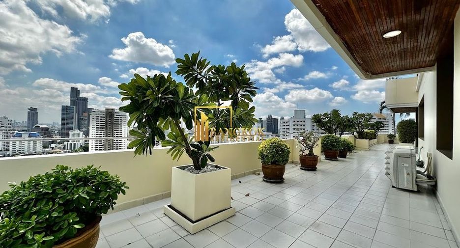 For rent 4 bedrooms condo in Watthana, Bangkok