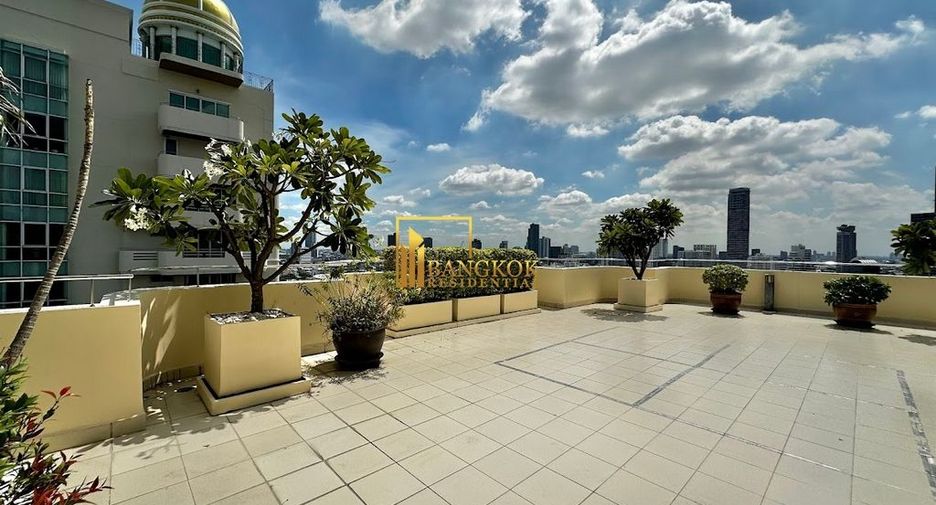 For rent 4 bedrooms condo in Watthana, Bangkok