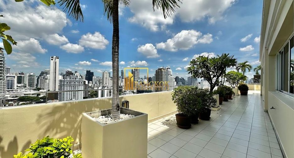 For rent 4 bedrooms condo in Watthana, Bangkok