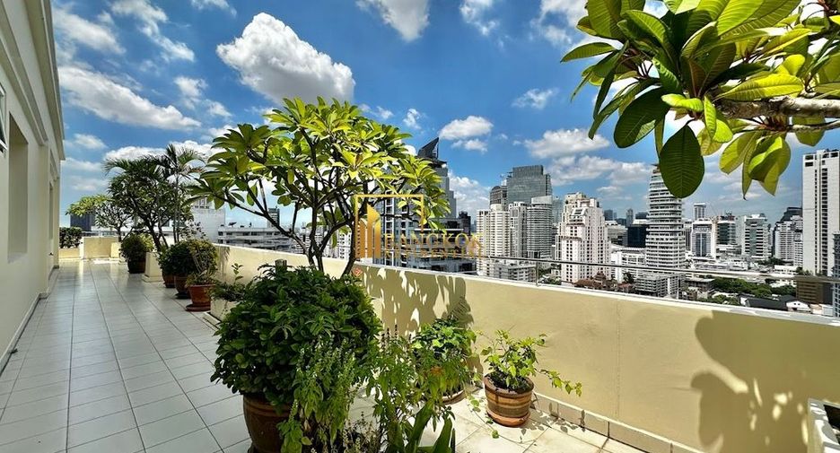 For rent 4 bedrooms condo in Watthana, Bangkok