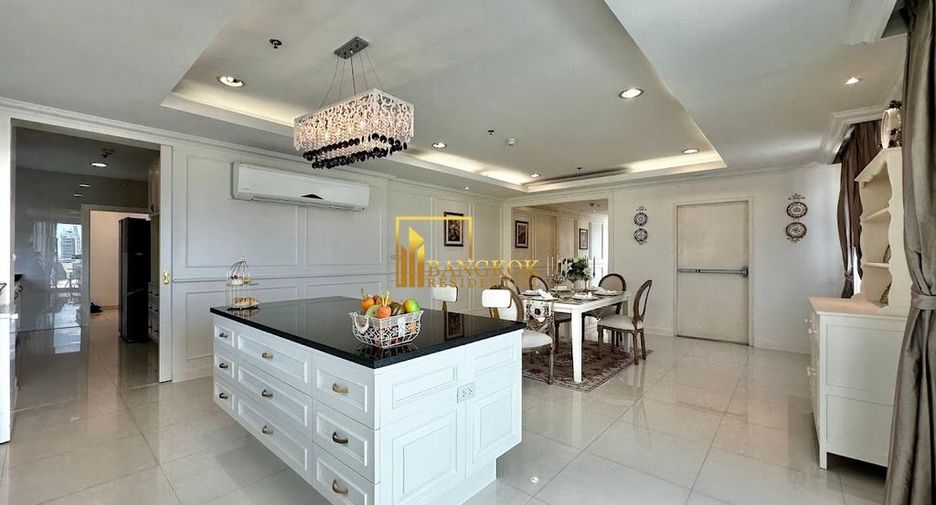 For rent 4 bedrooms condo in Watthana, Bangkok