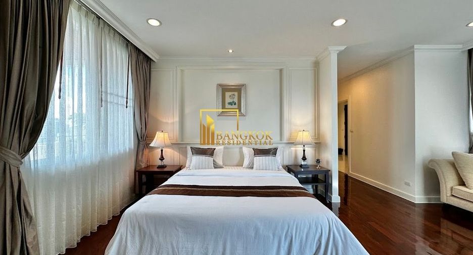 For rent 4 bedrooms condo in Watthana, Bangkok