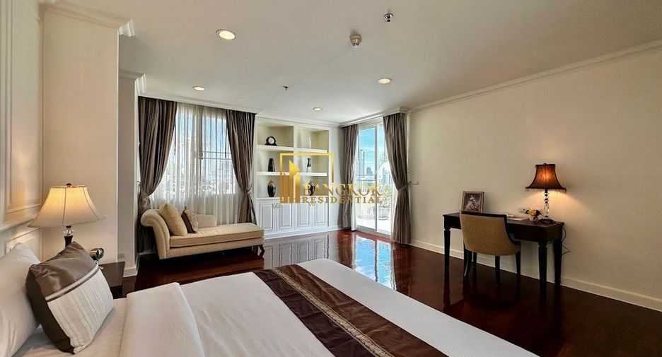 For rent 4 bedrooms condo in Watthana, Bangkok