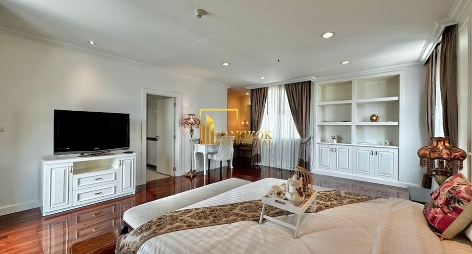 For rent 4 bedrooms condo in Watthana, Bangkok