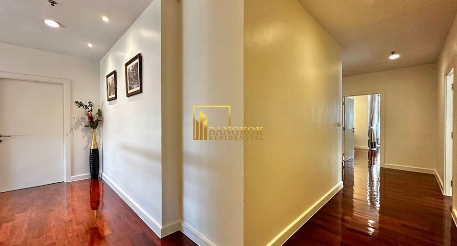 For rent 4 bedrooms condo in Watthana, Bangkok