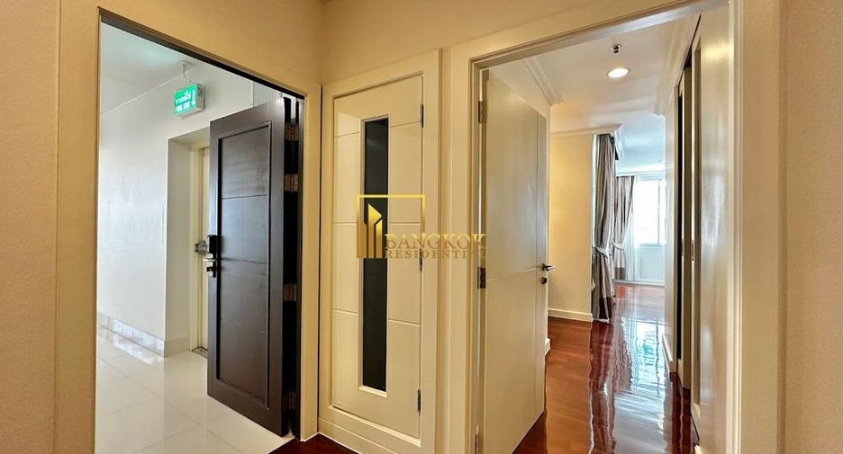 For rent 4 bedrooms condo in Watthana, Bangkok