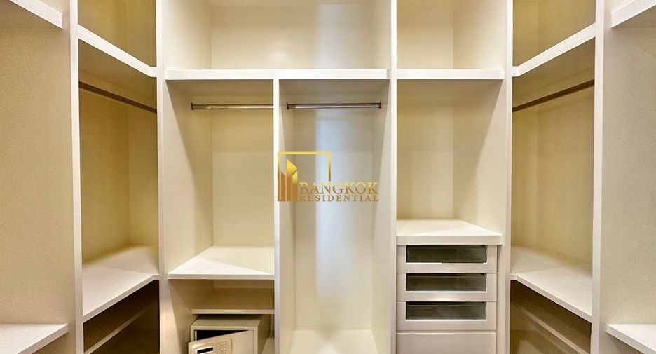 For rent 4 bedrooms condo in Watthana, Bangkok