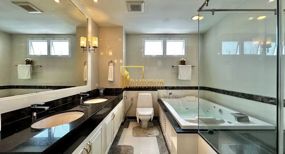 For rent 4 bedrooms condo in Watthana, Bangkok