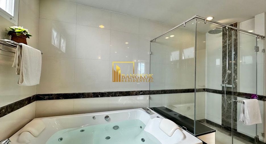 For rent 4 bedrooms condo in Watthana, Bangkok