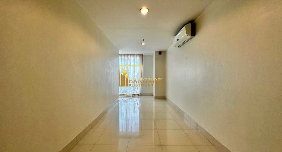 For rent 4 bedrooms condo in Watthana, Bangkok