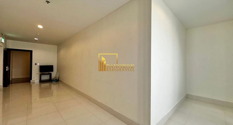 For rent 4 bedrooms condo in Watthana, Bangkok