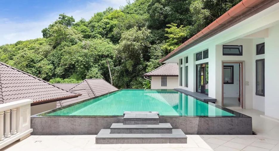 For rent 4 bedrooms villa in Mueang Phuket, Phuket