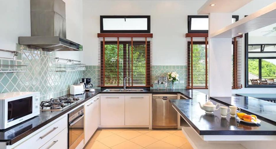 For rent 4 bedrooms villa in Mueang Phuket, Phuket