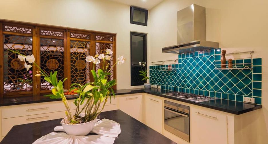 Villa en alquiler de 6 habitaciones en Mueang Phuket, Phuket