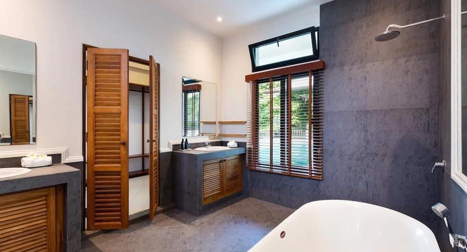 Villa en alquiler de 6 habitaciones en Mueang Phuket, Phuket