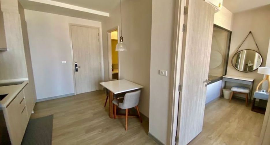 For sale 1 bed condo in Si Racha, Chonburi