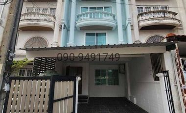 For rent 5 bedrooms townhouse in Bang Na, Bangkok