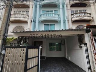 For rent 5 bedrooms townhouse in Bang Na, Bangkok
