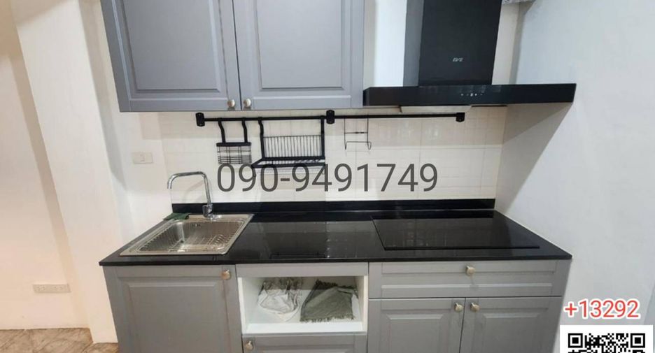 For rent 5 bedrooms townhouse in Bang Na, Bangkok