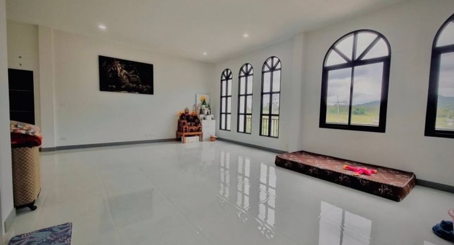 出售 3 卧室 办公室 在 Si Racha, Chon Buri