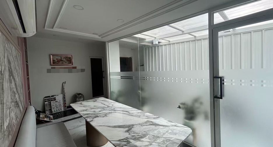 For sale 4 Beds townhouse in Mueang Nonthaburi, Nonthaburi