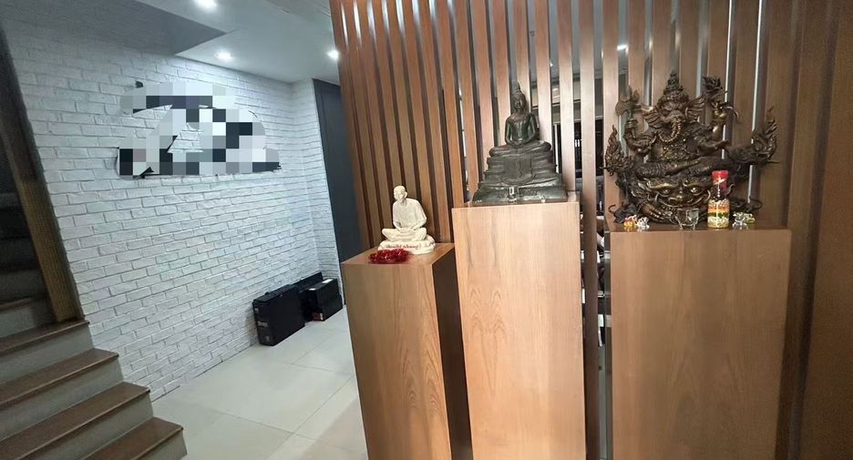 For sale 4 Beds townhouse in Mueang Nonthaburi, Nonthaburi