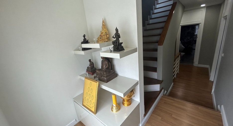 For sale 4 Beds townhouse in Mueang Nonthaburi, Nonthaburi