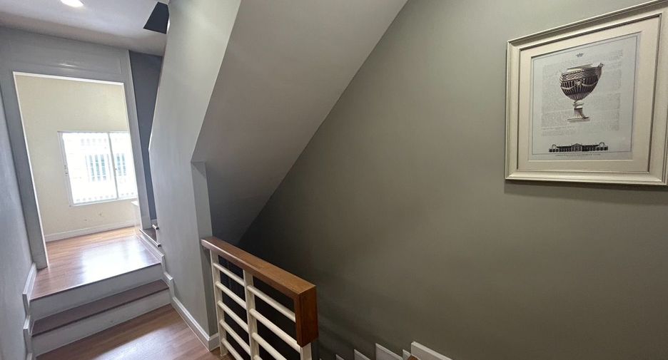 For sale 4 Beds townhouse in Mueang Nonthaburi, Nonthaburi