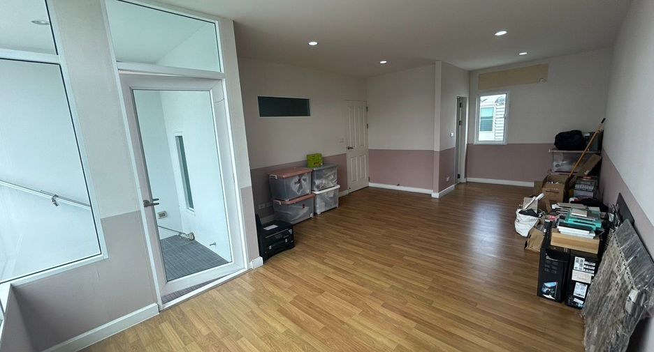 For sale 4 Beds townhouse in Mueang Nonthaburi, Nonthaburi