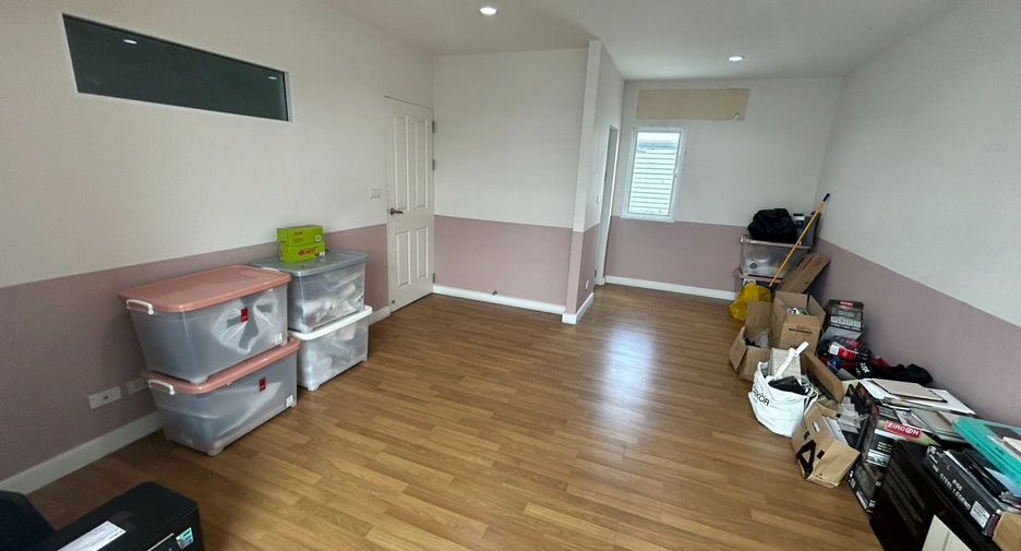 For sale 4 Beds townhouse in Mueang Nonthaburi, Nonthaburi