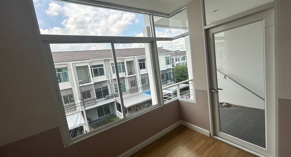 For sale 4 Beds townhouse in Mueang Nonthaburi, Nonthaburi