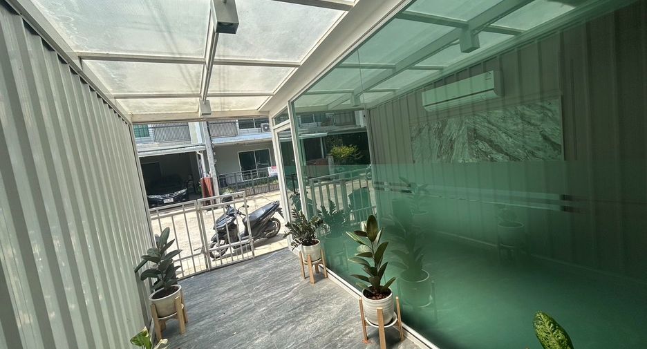 For sale 4 Beds townhouse in Mueang Nonthaburi, Nonthaburi