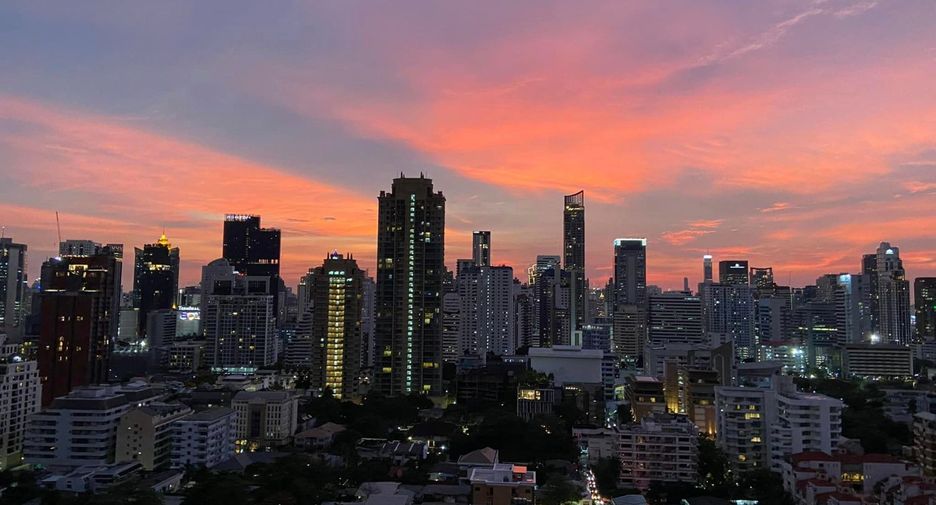 À vendre 2 chambres condo à Watthana, Bangkok