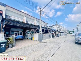 For sale 4 bedrooms townhouse in Mueang Pathum Thani, Pathum Thani