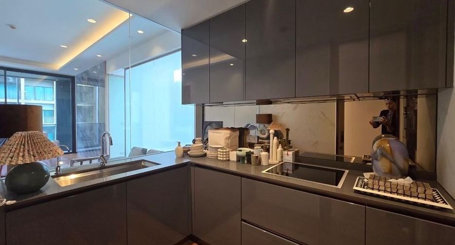 For rent 2 bedrooms condo in Khlong Toei, Bangkok