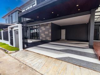 For sale 5 bed house in Mueang Ubon Ratchathani, Ubon Ratchathani