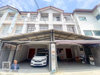 For sale 3 bedrooms townhouse in Phra Khanong, Bangkok