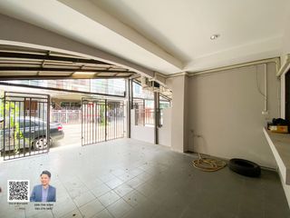 For sale 3 bedrooms townhouse in Phra Khanong, Bangkok