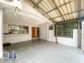 For sale 3 bedrooms townhouse in Phra Khanong, Bangkok