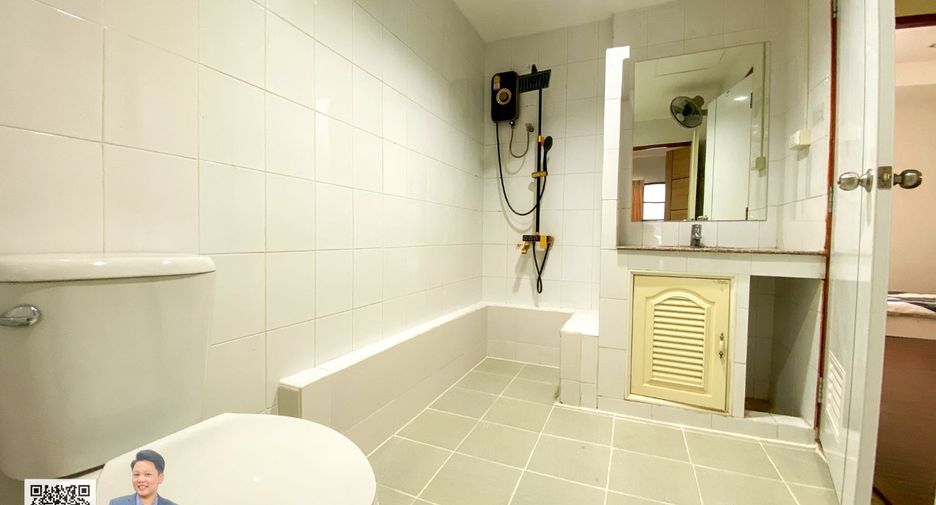 For sale 3 bedrooms townhouse in Phra Khanong, Bangkok