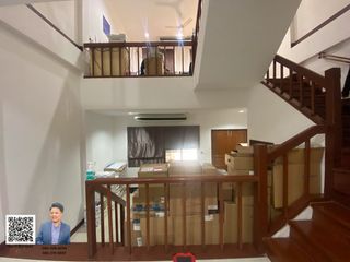 Reihenhaus zum Kauf mit 6 Zimmer in Phra Khanong, Bangkok
